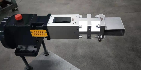 جفت چرخدار دو پیچ Extruders Side Feeder JCW63 آسان برای تمیز کردن برای کارخانه مواد غذایی پف